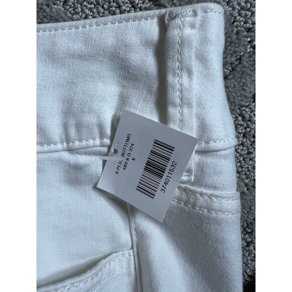 Torrid Shorts Womens 18W Bermuda White Denim Jean Fray Raw Hems Skinny Leg - Picture 11 of 11